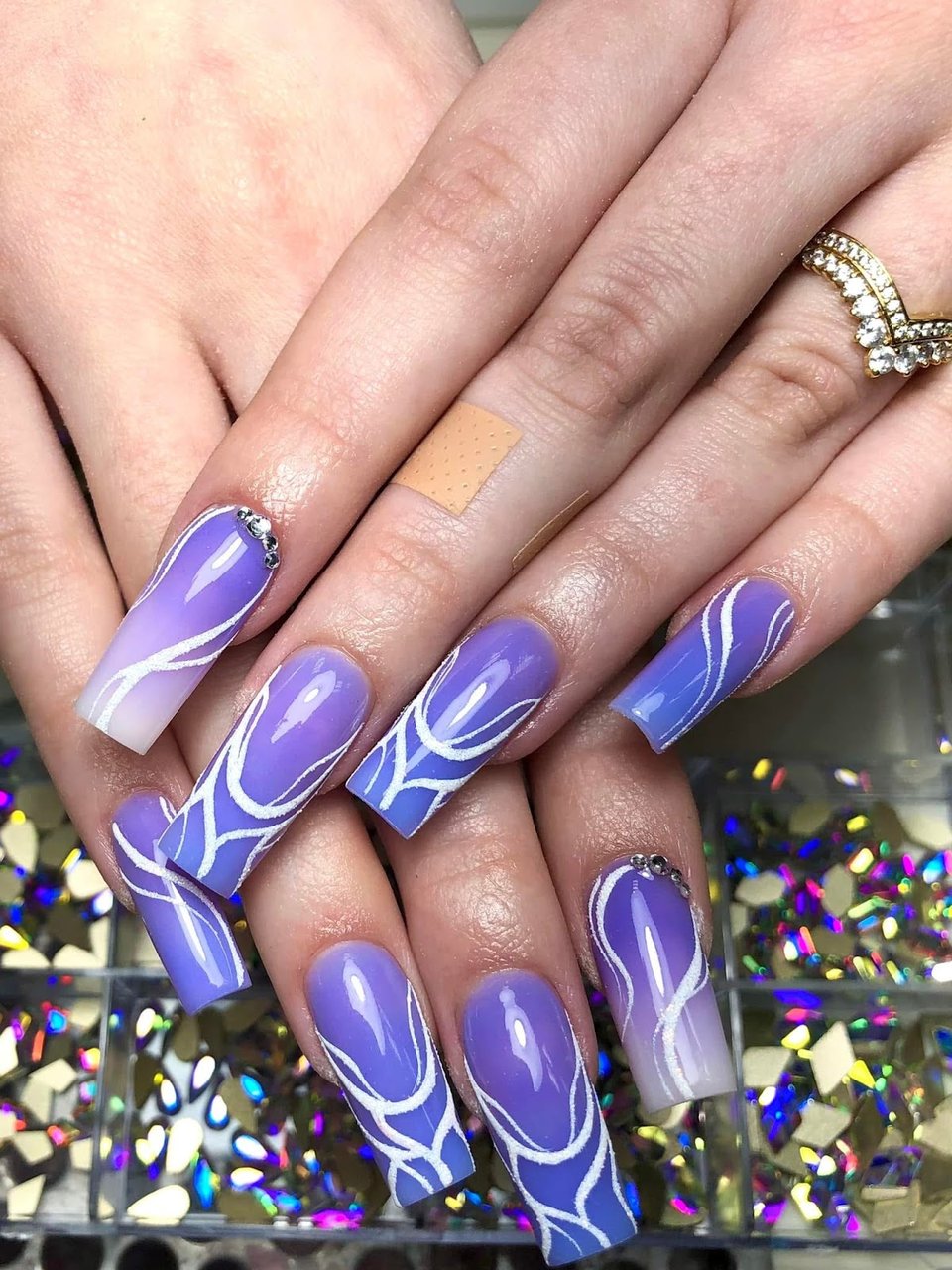 Lilac ombré with white lines